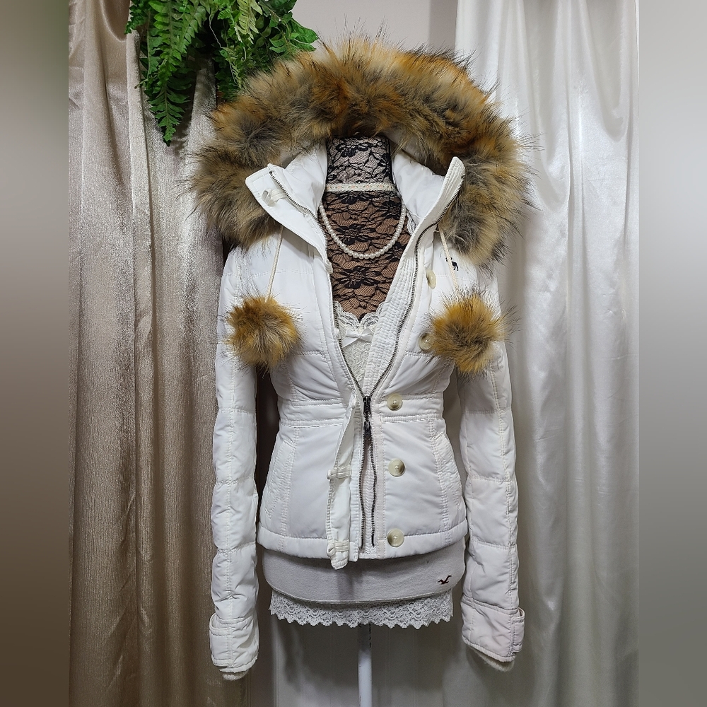 ♡ Y2K ♡ Abercrombie White  Faux Fur Lined Puffer Winter Coat Hood & Pompoms